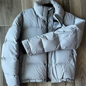 Aritzia shorty puffer jacket! Never worn.